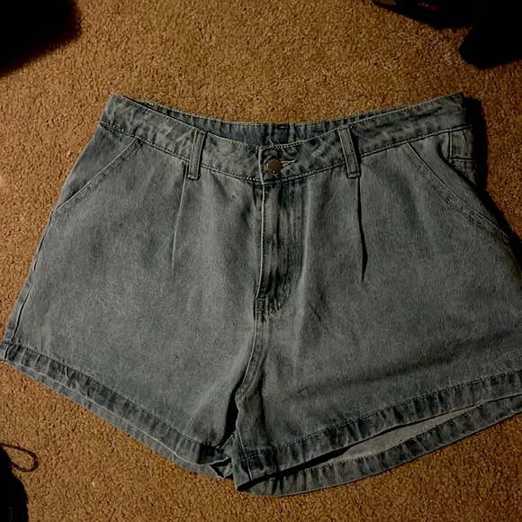 Light wash, pleated jean shorts. - Picture 1 of 3
